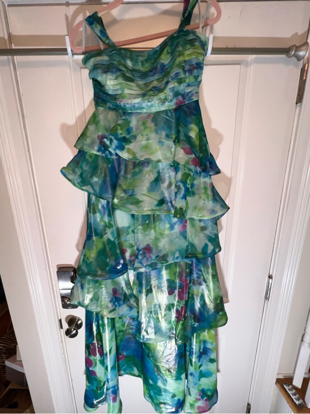 Taylor Watercolor Floral Tiered Chiffon Gown. NWT. Size: 2. Retail:$198. Ask:$98